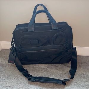 Tumi Compact Large Screen Laptop Brief
ALPHA